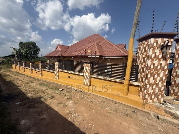 6bdrm House in Effiduase, Ejisu-Juaben Municipal for sale · Photo 5