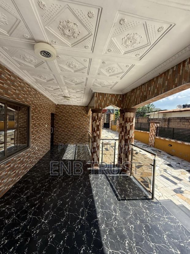6bdrm House in Effiduase, Ejisu-Juaben Municipal for sale · Photo 2