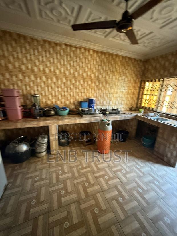 6bdrm House in Effiduase, Ejisu-Juaben Municipal for sale · Photo 6
