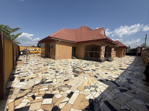 6bdrm House in Effiduase, Ejisu-Juaben Municipal for sale · Photo 1