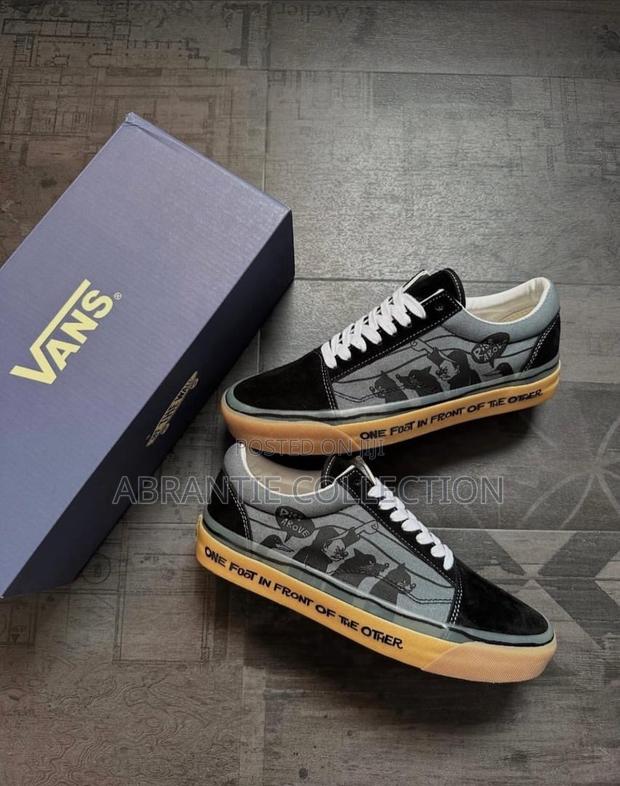 Authentic Old Skool Vans Premium Sneaker · Photo 2