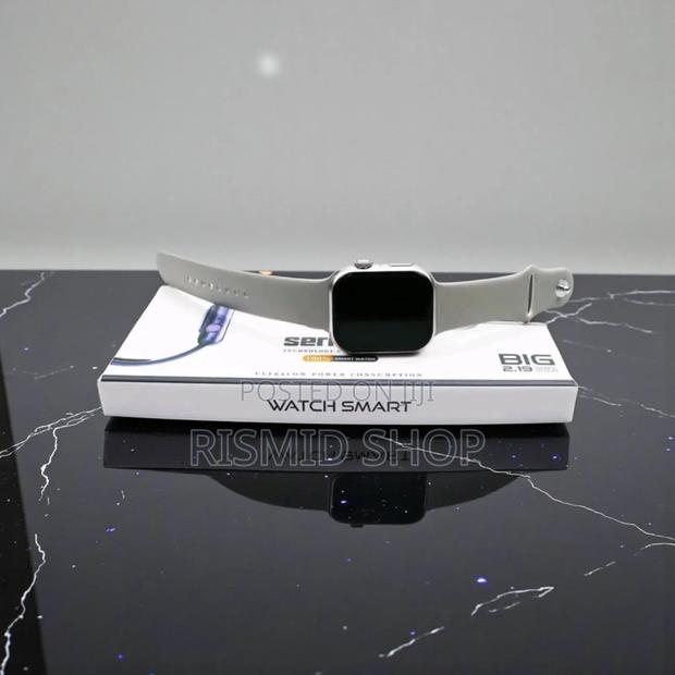 Series 10 Smartwatch (323446) · Photo 1