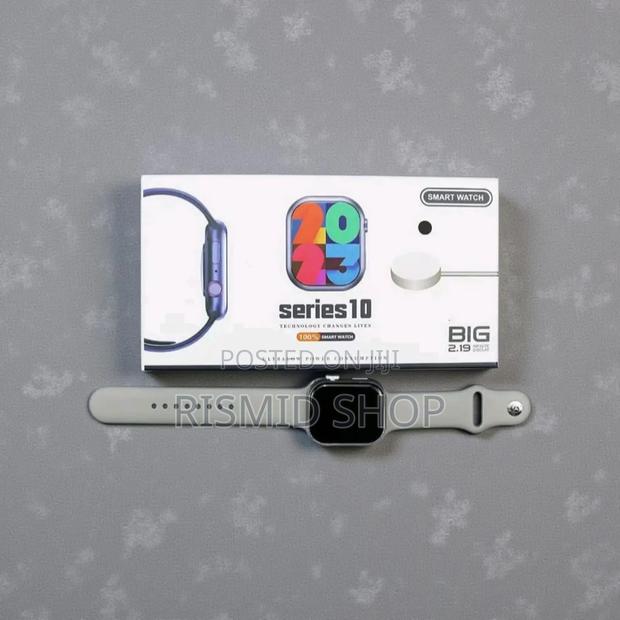 Series 10 Smartwatch (877896) · Photo 1