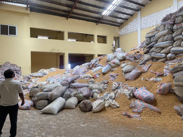 700 SQM Warehouse Plus 2bedrooms Apartments at Achimota for Rent · Photo 2