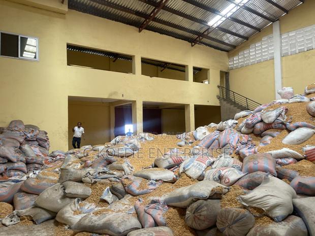 700 SQM Warehouse Plus 2bedrooms Apartments at Achimota for Rent · Photo 4