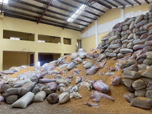 700 SQM Warehouse Plus 2bedrooms Apartments at Achimota for Rent · Photo 3