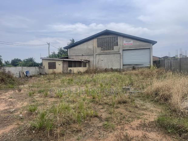 800 SQM Warehouse + Single Room Self Contain at Amasaman · Photo 2