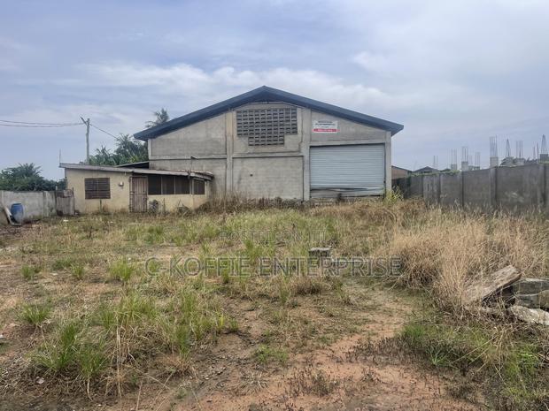 800 SQM Warehouse + Single Room Self Contain at Amasaman · Photo 1