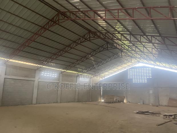 800 SQM Warehouse + Single Room Self Contain at Amasaman · Photo 4