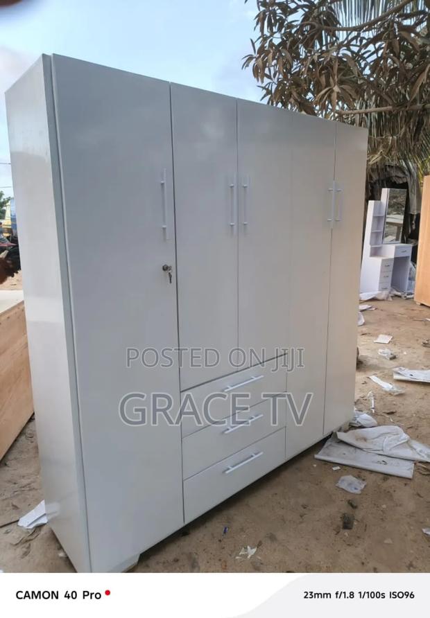 Portable and Newly Wardrobe Going for Cool Price · Photo 2