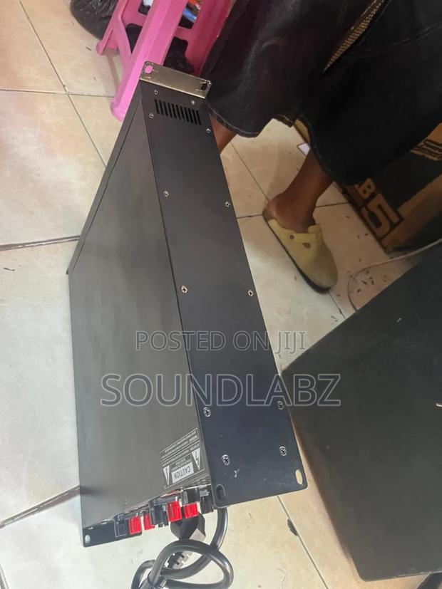 Electro-voice (Ev) E9300 Power Amplifier. · Photo 2