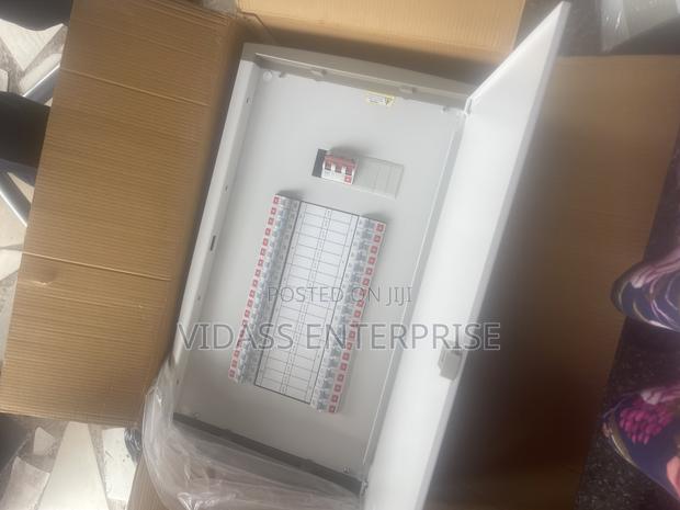 12 Way 3phase Main Switch · Photo 3