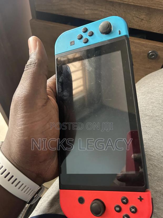 Nintendo Switch · Photo 2