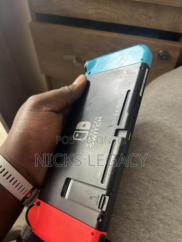 Nintendo Switch · Photo 4