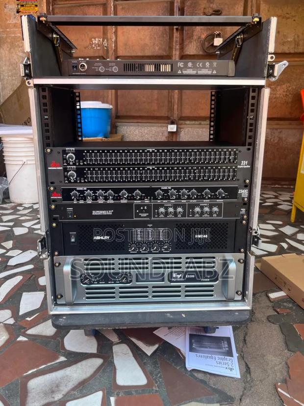Simple Amplifier Rack Set · Photo 1