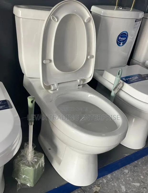 Two Pieces Twyford Water Closet, Toilet Seat · Photo 1