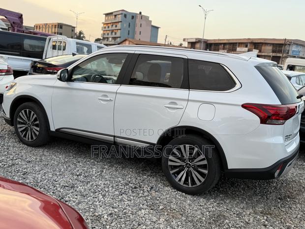 Mitsubishi Outlander SEL S-AWC 2020 White · Photo 4