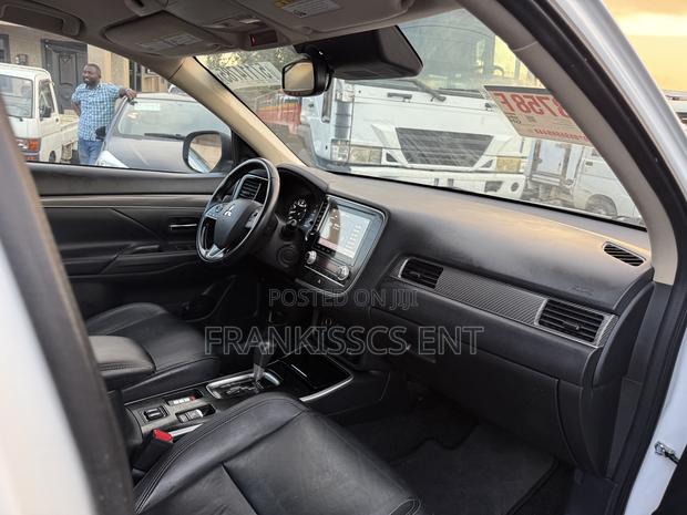 Mitsubishi Outlander SEL S-AWC 2020 White · Photo 8