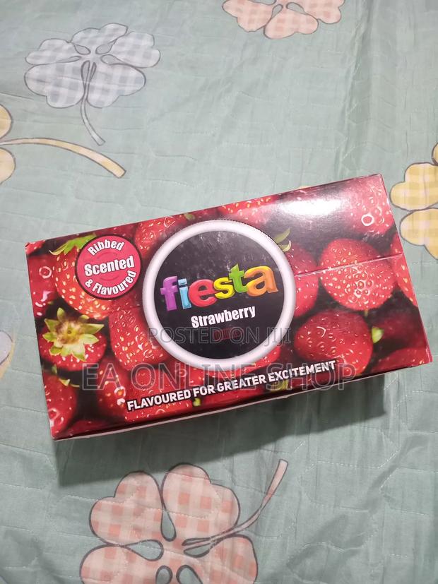 Fiesta Strawberry Scented Flavoured Condoms. 24 Packs of 3 in 1 · Photo 2
