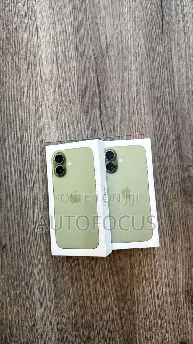 New Apple iPhone 17 256 GB Green · Photo 1