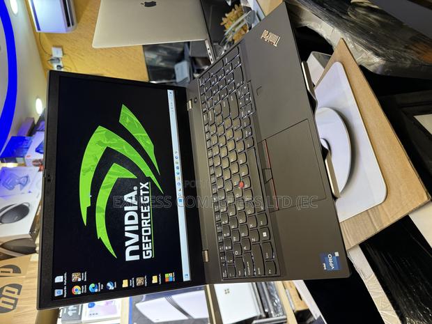 Laptop Lenovo Thinkpad P15s 24GB Intel Core I7 SSHD (Hybrid) 1T · Photo 5