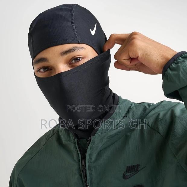 Nike Pro Hyperwarm Balaclava Hood · Photo 1
