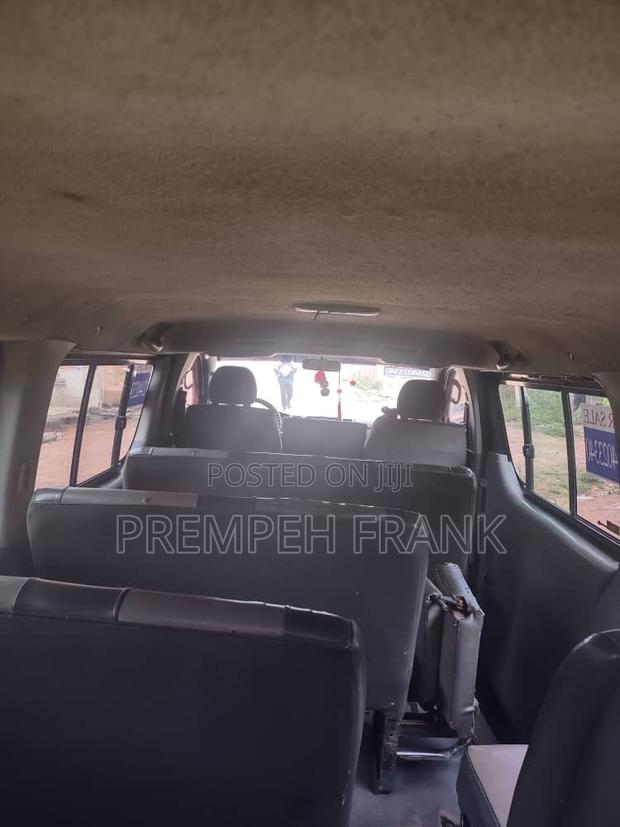 Toyota HiAce 2013 Black · Photo 7