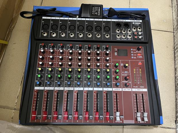 Professional 8-Channel Audio Mixer · Photo 1
