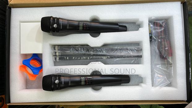 Shure Ad4d Axient Digital Two-Channel Wireless Microphone System. · Photo 2
