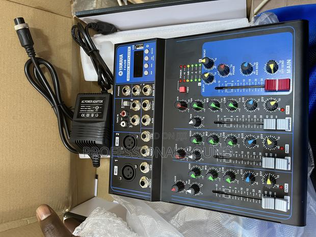 Yamaha F4usb, a 4-Channel Audio Mixer Console. · Photo 1