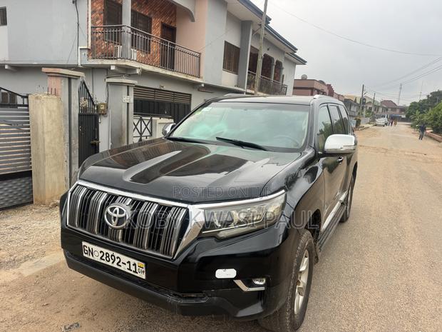 Toyota Land Cruiser Prado 2.7 i 2011 Black · Photo 2