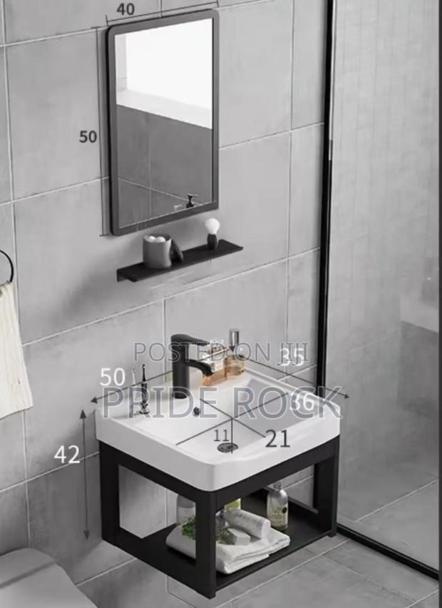 Vanity Basin, Small Basin With Tap Set · Photo 2
