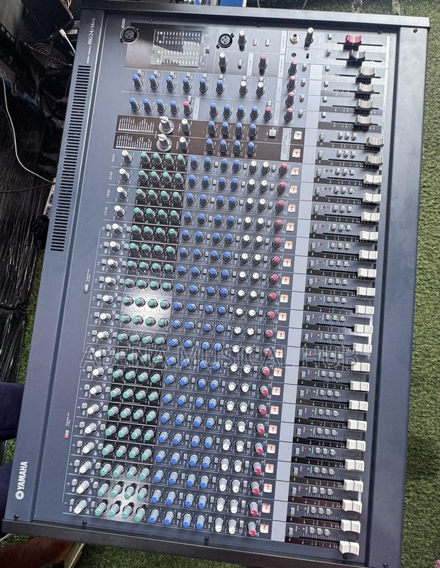Yamaha Mg 24 Channel Mixer · Photo 4