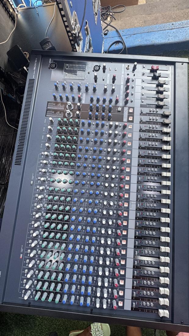 Yamaha Mg 24 Channel Mixer · Photo 2