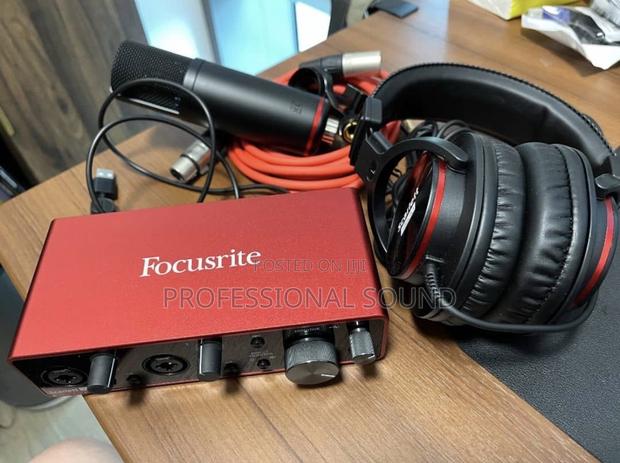 Focusrite Scarlett Solo Studio Recording Bundle. · Photo 1