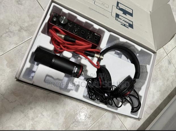 Focusrite Scarlett Solo Studio Recording Bundle. · Photo 2