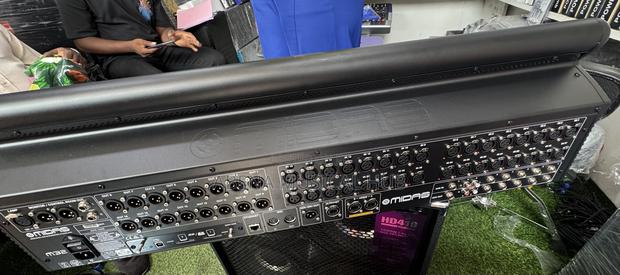 Midas M32 Live Digital Mixer · Photo 5