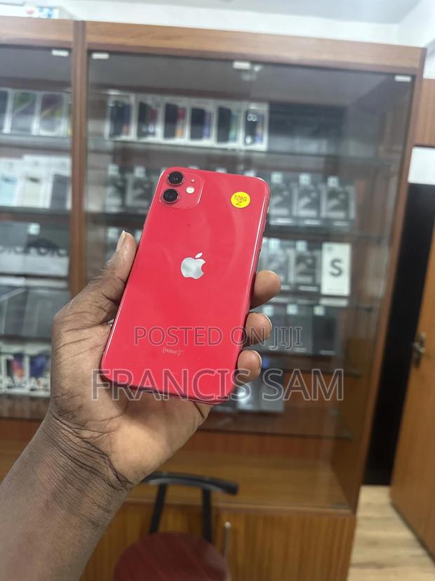 Apple iPhone 11 128 GB Red · Photo 1