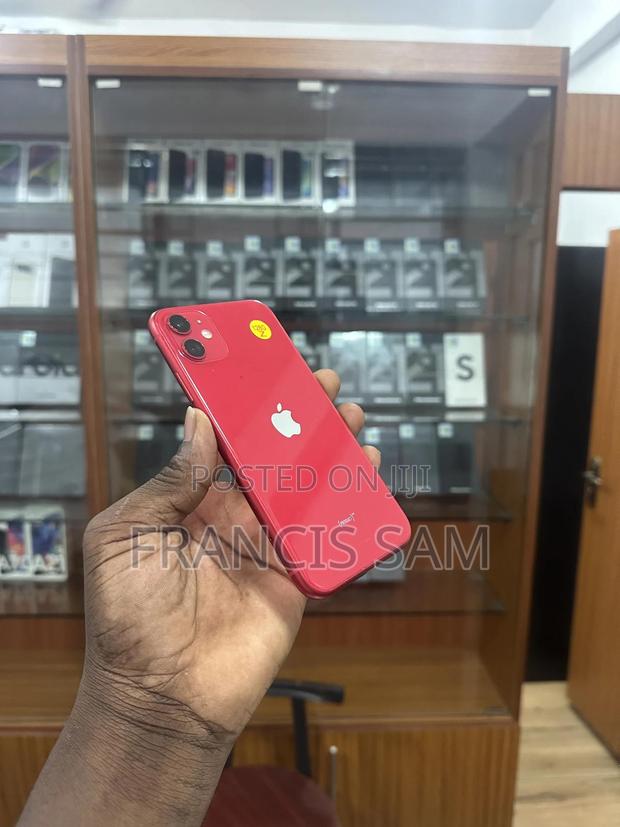 Apple iPhone 11 128 GB Red · Photo 2