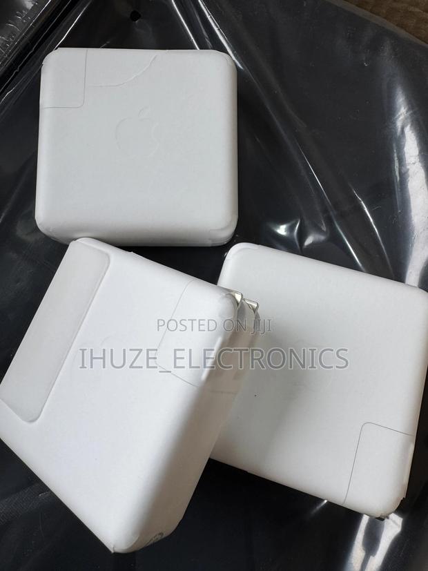 Apple 96w Usb-c Power Adapter For Macbook Pro · Photo 1