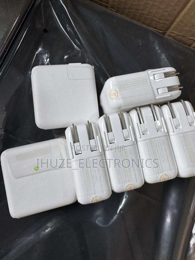 Genuine Apple 70w Usb-c Power Adapter For Macbook Pro/Air · Photo 2
