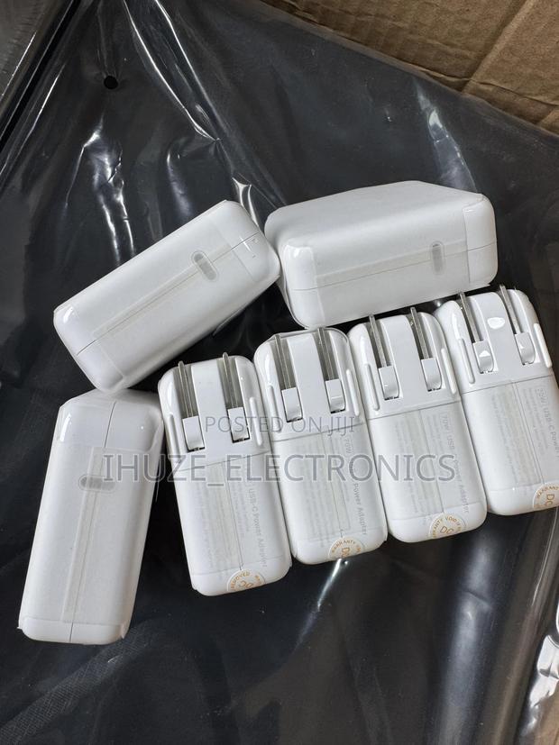 Genuine Apple 70w Usb-c Power Adapter For Macbook Pro/Air · Photo 3
