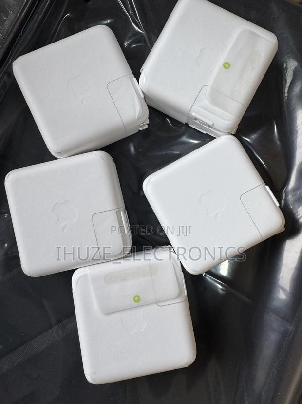 Genuine Apple 70w Usb-c Power Adapter For Macbook Pro/Air · Photo 1