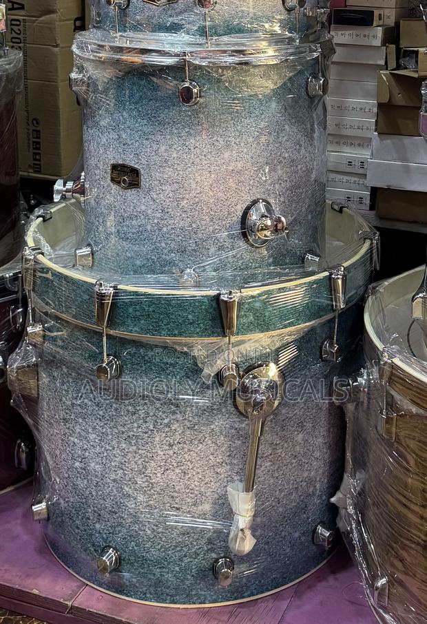 Tama Imperialstar 5-Set Drums With Two Cymbals · Photo 2
