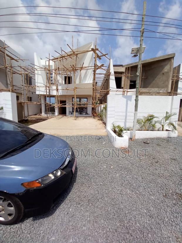 3bdrm House in Adjiriganor for sale · Photo 8