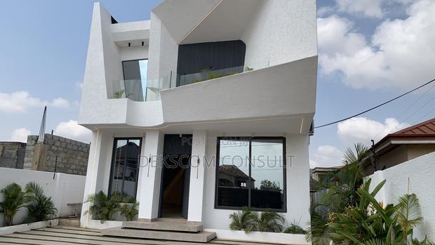 3bdrm House in Adjiriganor for sale