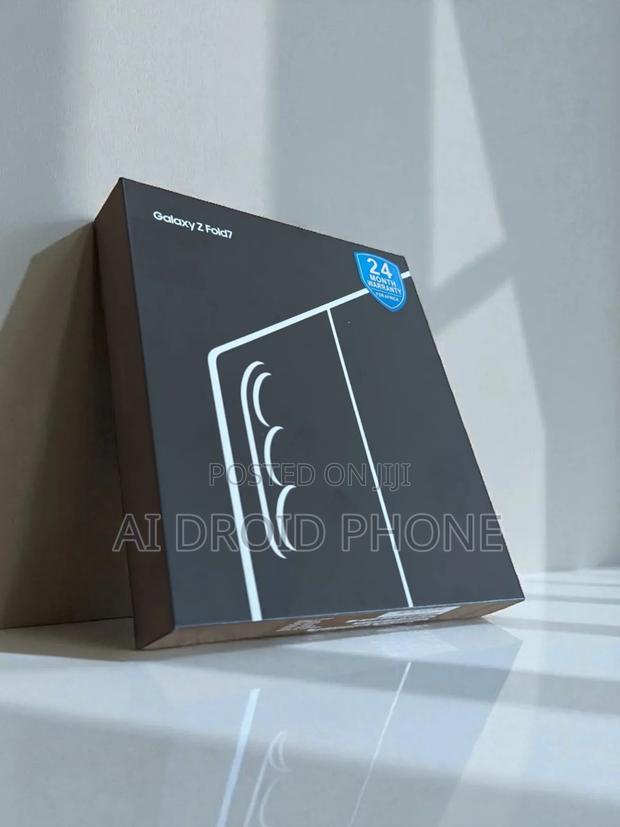 New Samsung Galaxy Z Fold7 256 GB Blue · Photo 2