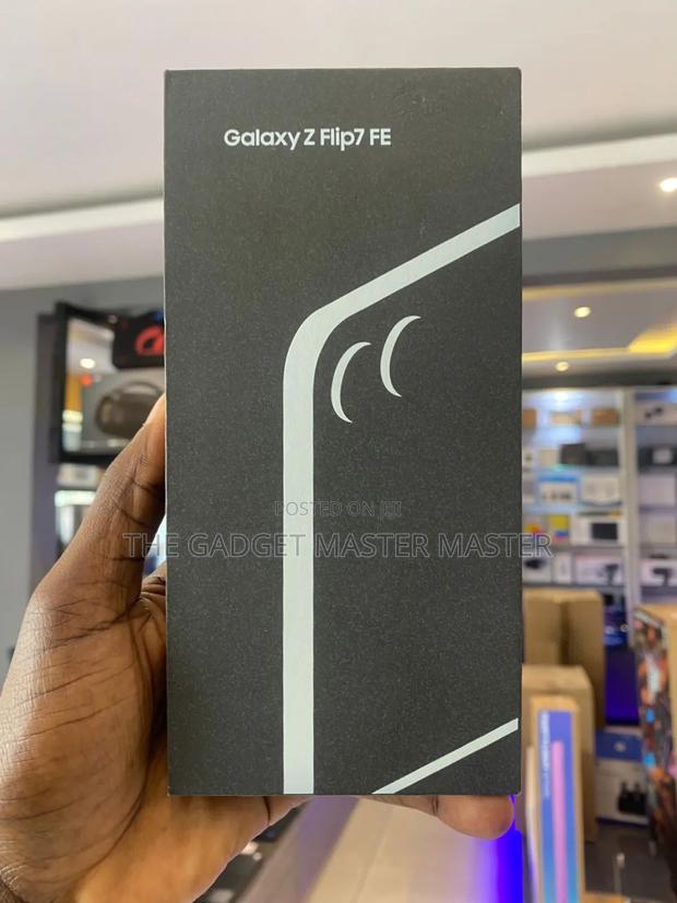 New Samsung Galaxy Z Flip7 FE 5G 256 GB Black · Photo 1
