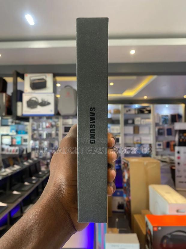 New Samsung Galaxy Z Flip7 FE 5G 256 GB Black · Photo 3