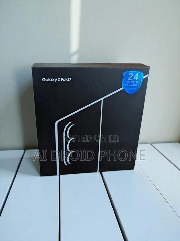 New Samsung Galaxy Z Fold7 256 GB Silver · Photo 2